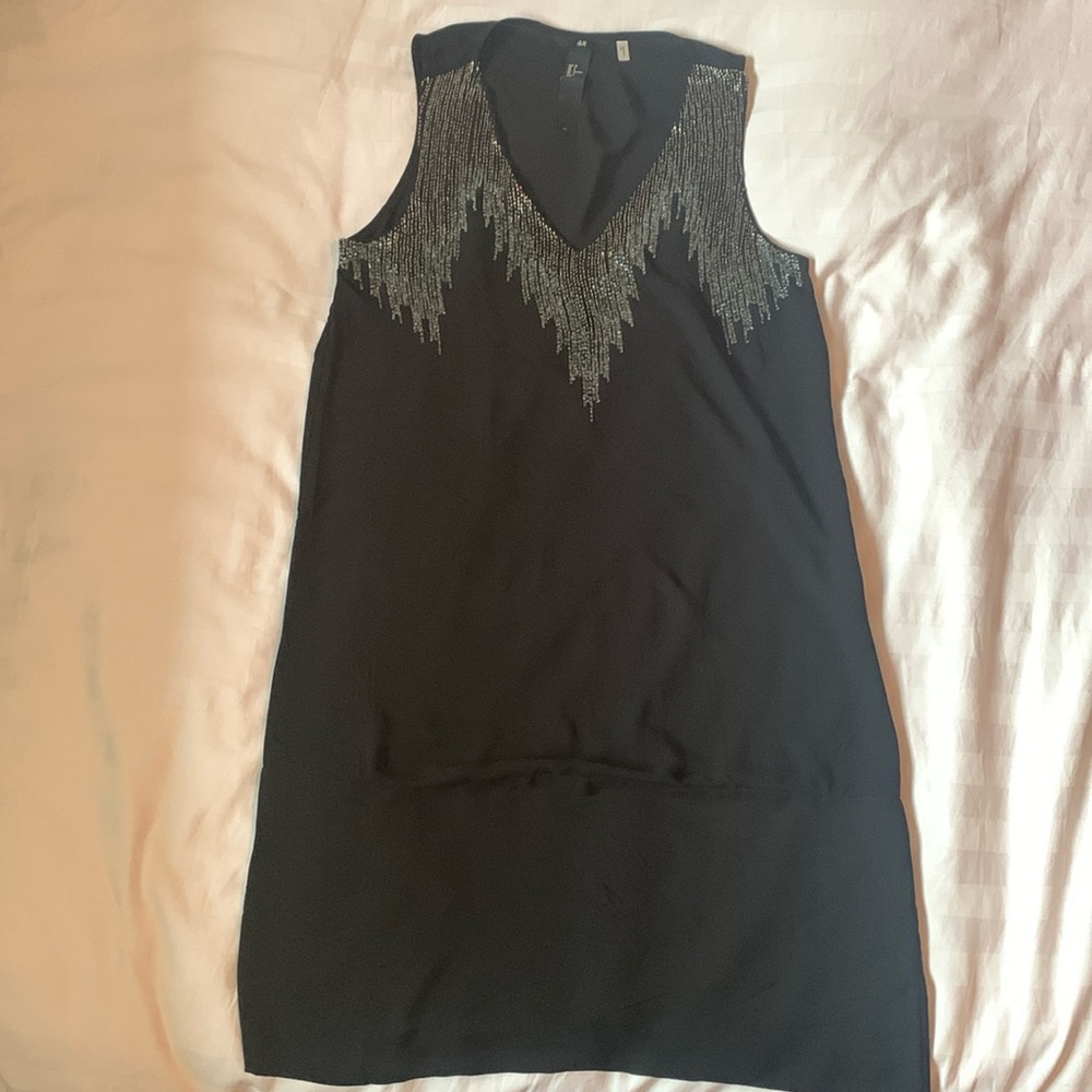 H&M black sleeveless shift dress w beaded V neck front is lined EUC